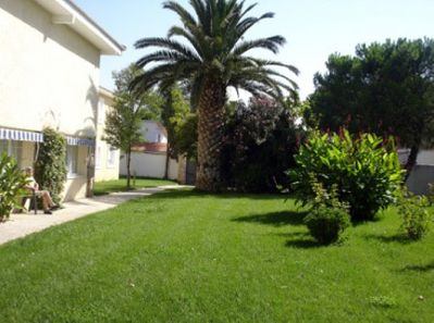 Residencia Ruiz y Latorre jardín